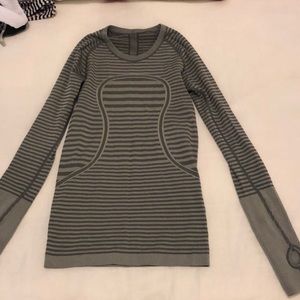 Lulu lemon long sleeve workout top